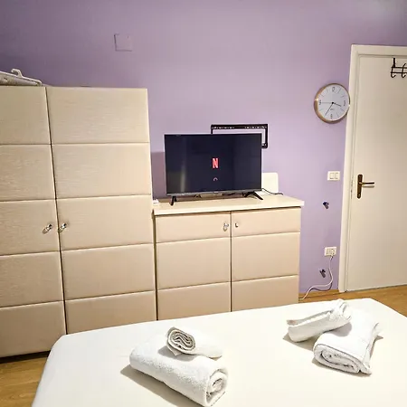 Blloku 2br 地拉那